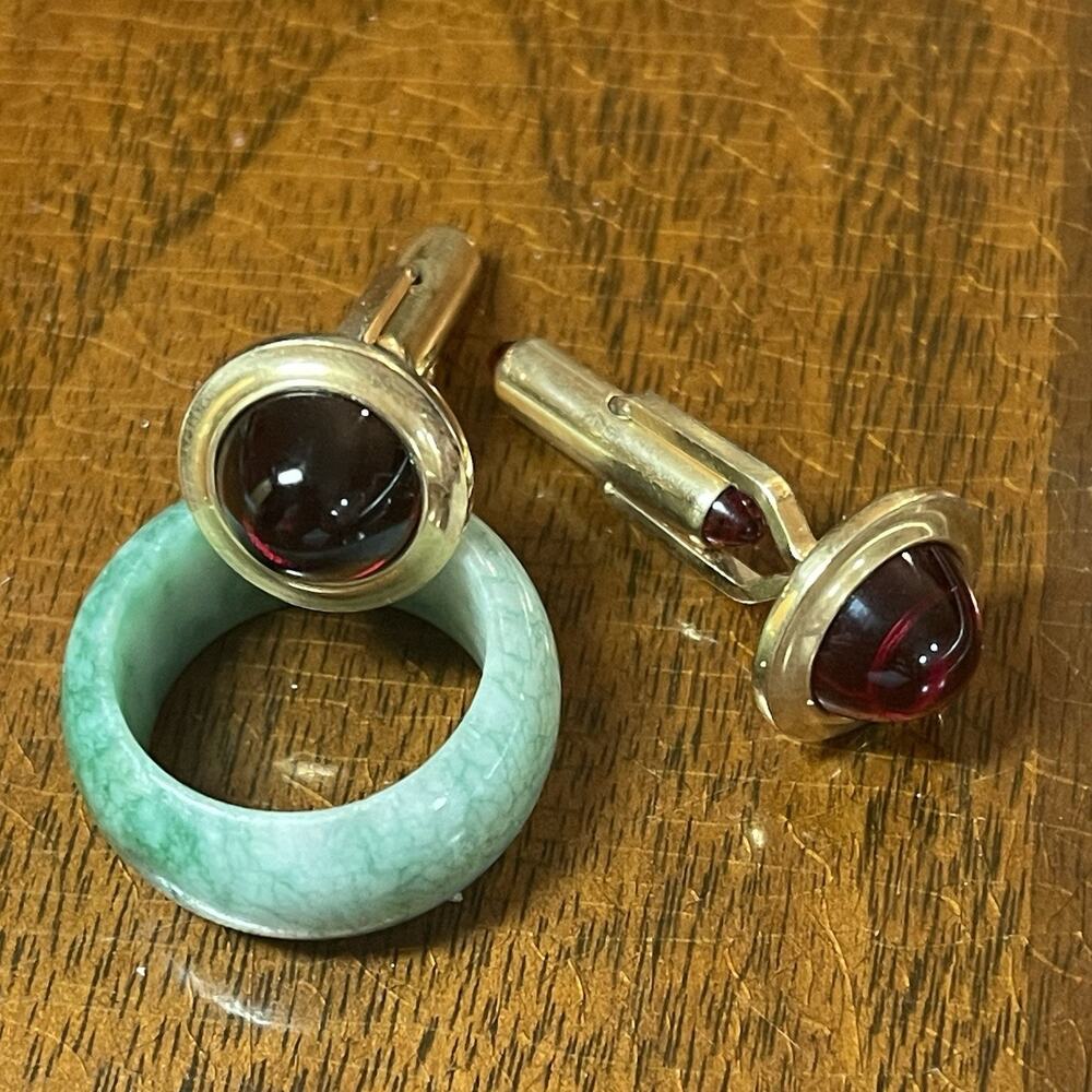 Vintage Krementz Gold Tone Ruby Glass Cabachon Cufflinks